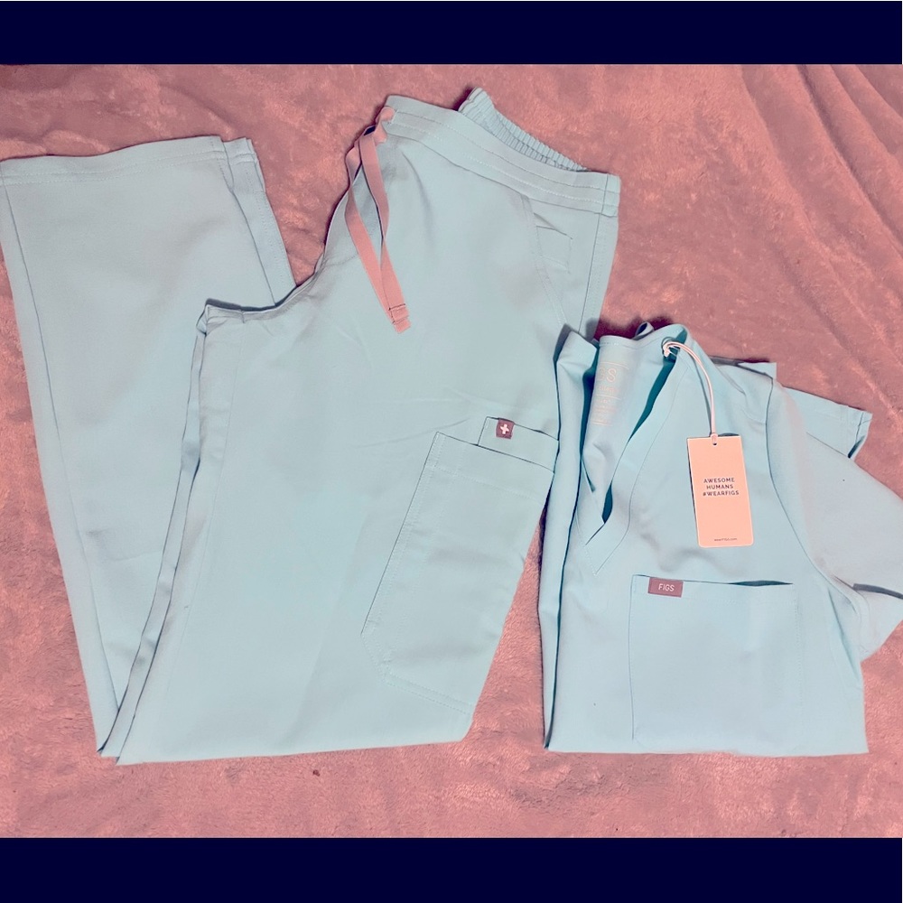FIGS women’s scrub set aqua color